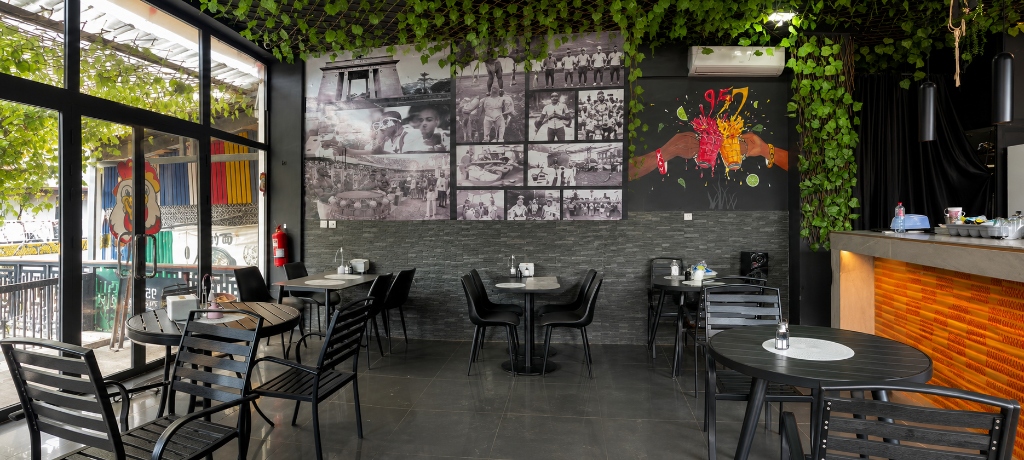 CHIQ n GRILL Store Interior